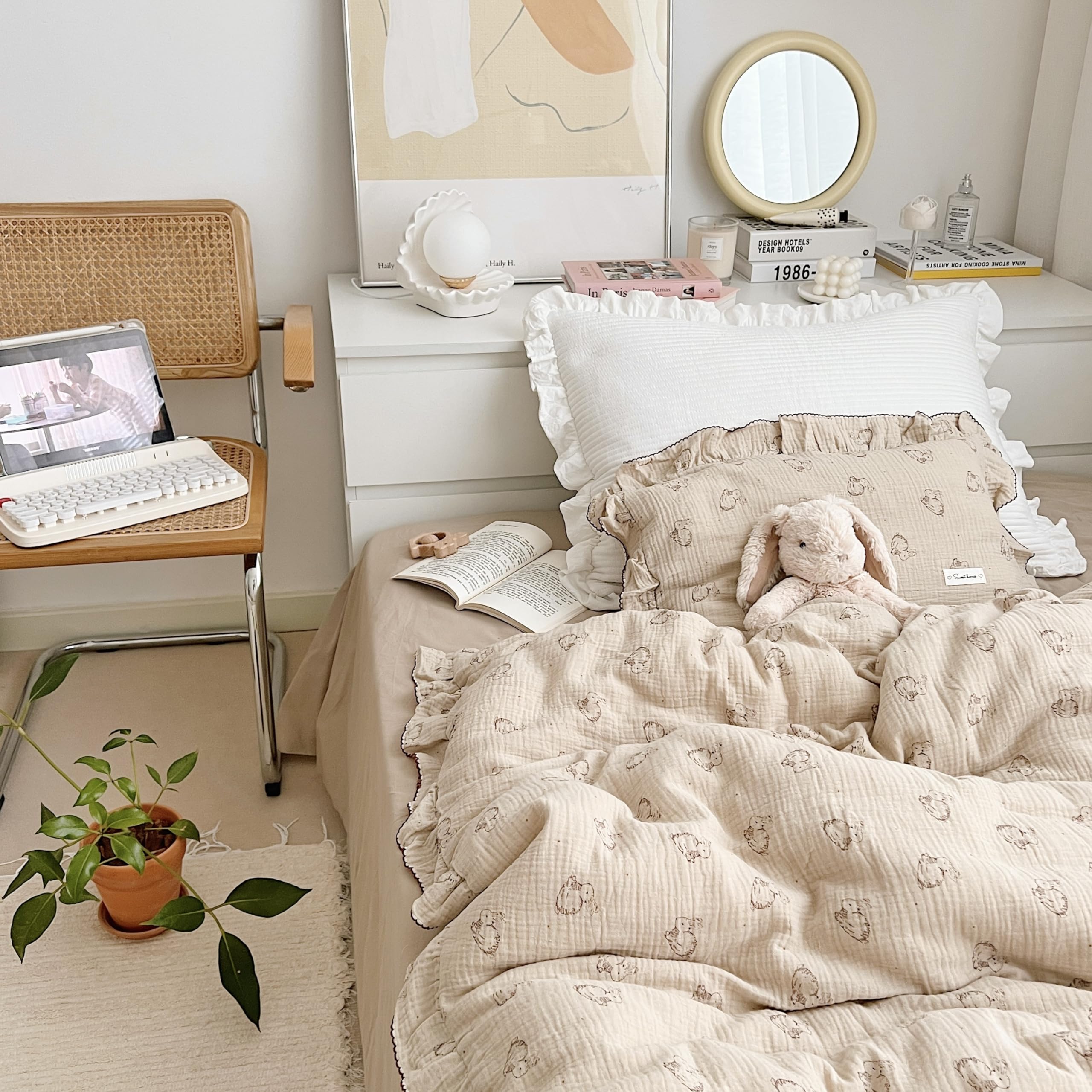 AOJIM Cute Rabbit pillowcase side view highlights breathable muslin for comfortable naps.