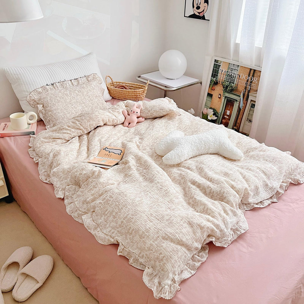 AOJIM forest-pattern duvet cover in travel setup for easy packing.
