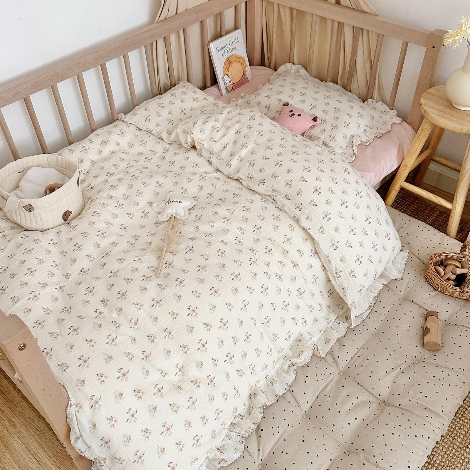 AOJIM Kids Muslin Duvet Cover closeup reveals soft cotton texture for gentle skin.
