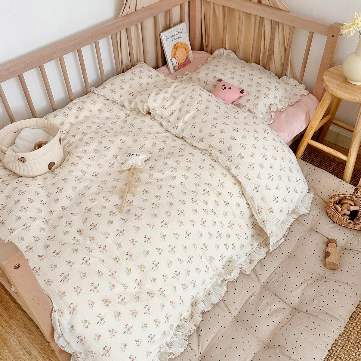 AOJIM Kids Muslin Duvet Cover closeup reveals soft cotton texture for gentle skin.