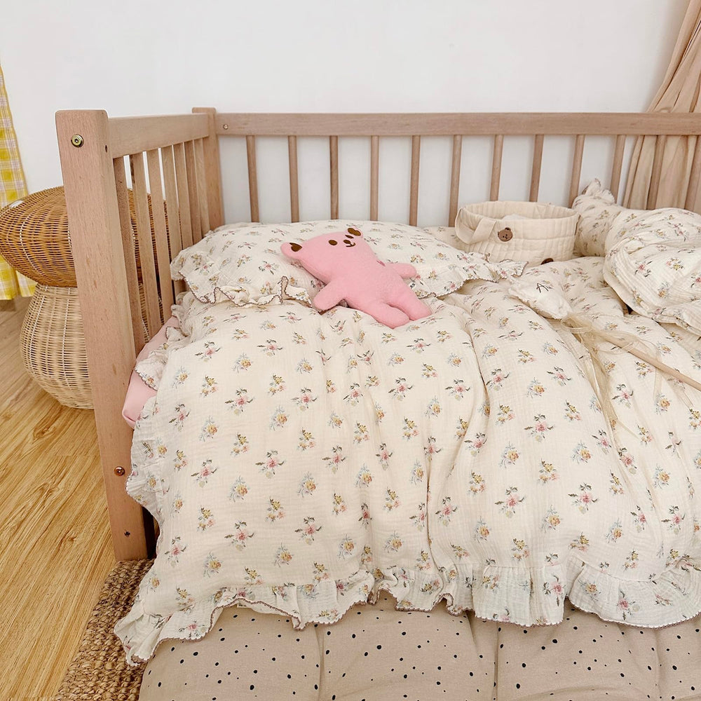 AOJIM two-layer muslin fabric provides breathable comfort for naps and travel.