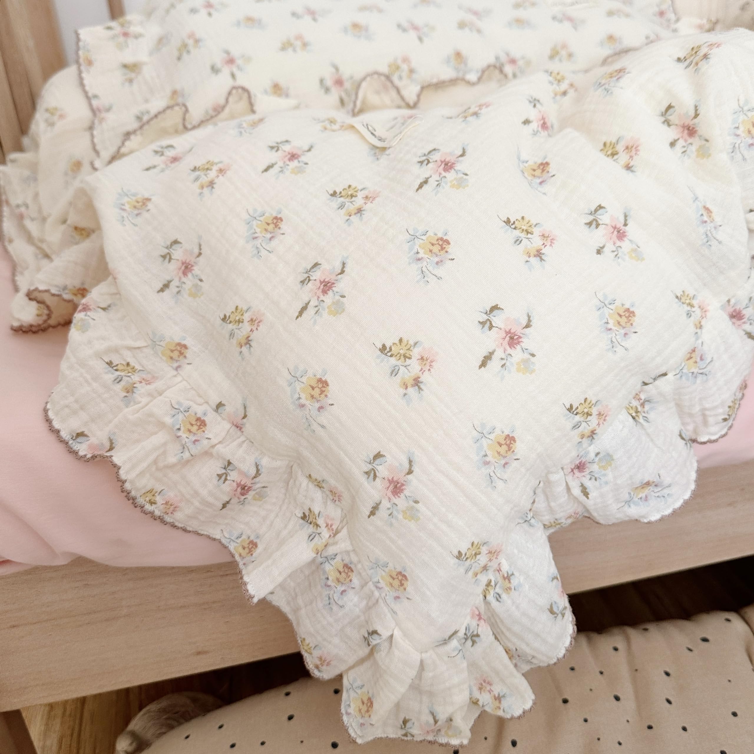 AOJIM easy-care fabric is machine washable for busy families.