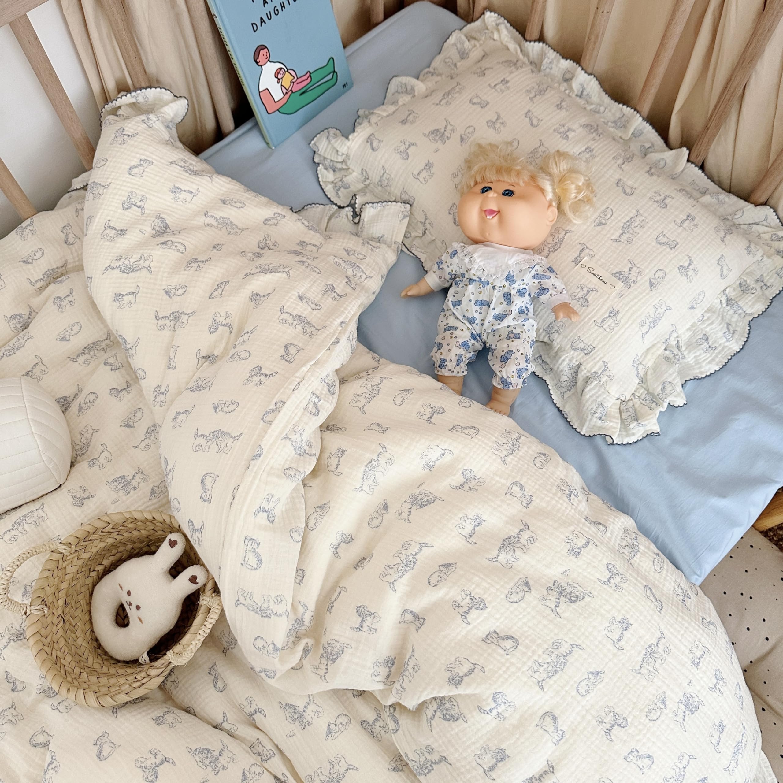 AOJIM Machine-washable fabric enables easy care for parents.