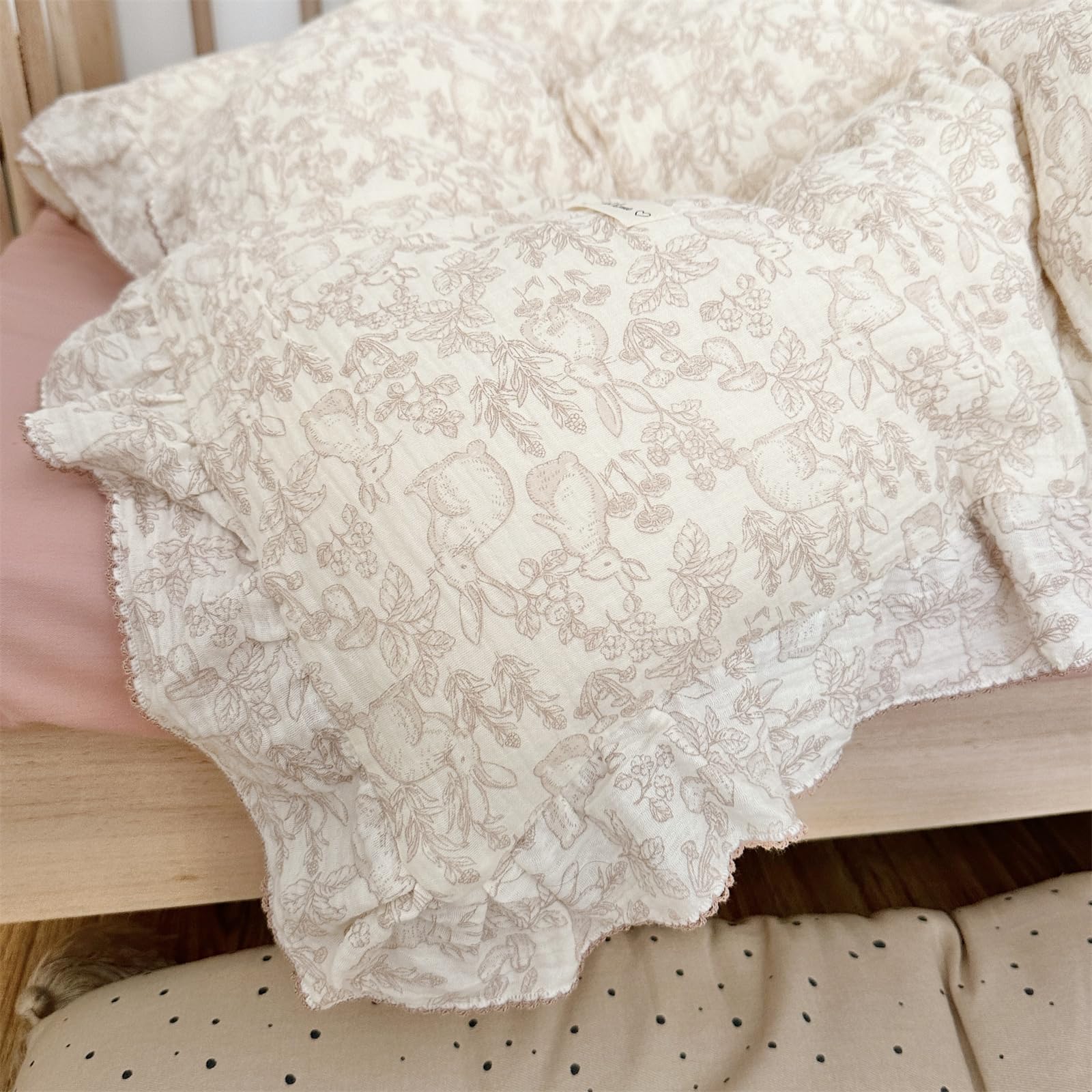 AOJIM muslin-cotton-soft fabric emphasizes breathability and skin-friendly comfort.