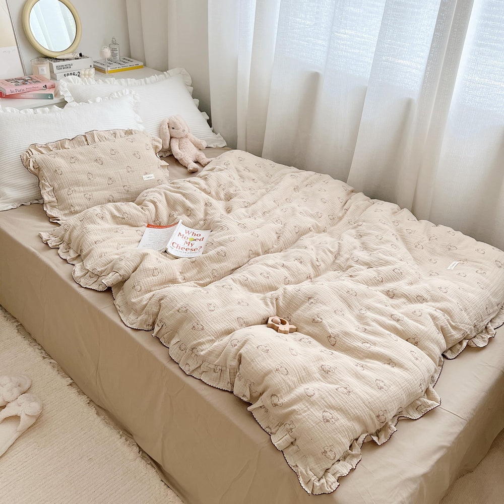 AOJIM Rabbit Muslin Duvet Cover features ruffled edges for cute nursery decor.
