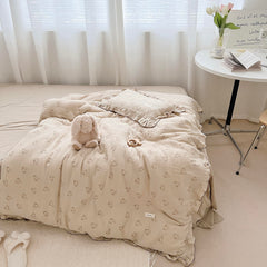 AOJIM Rabbit Pattern Duvet Cover adds playful design to kids' room.