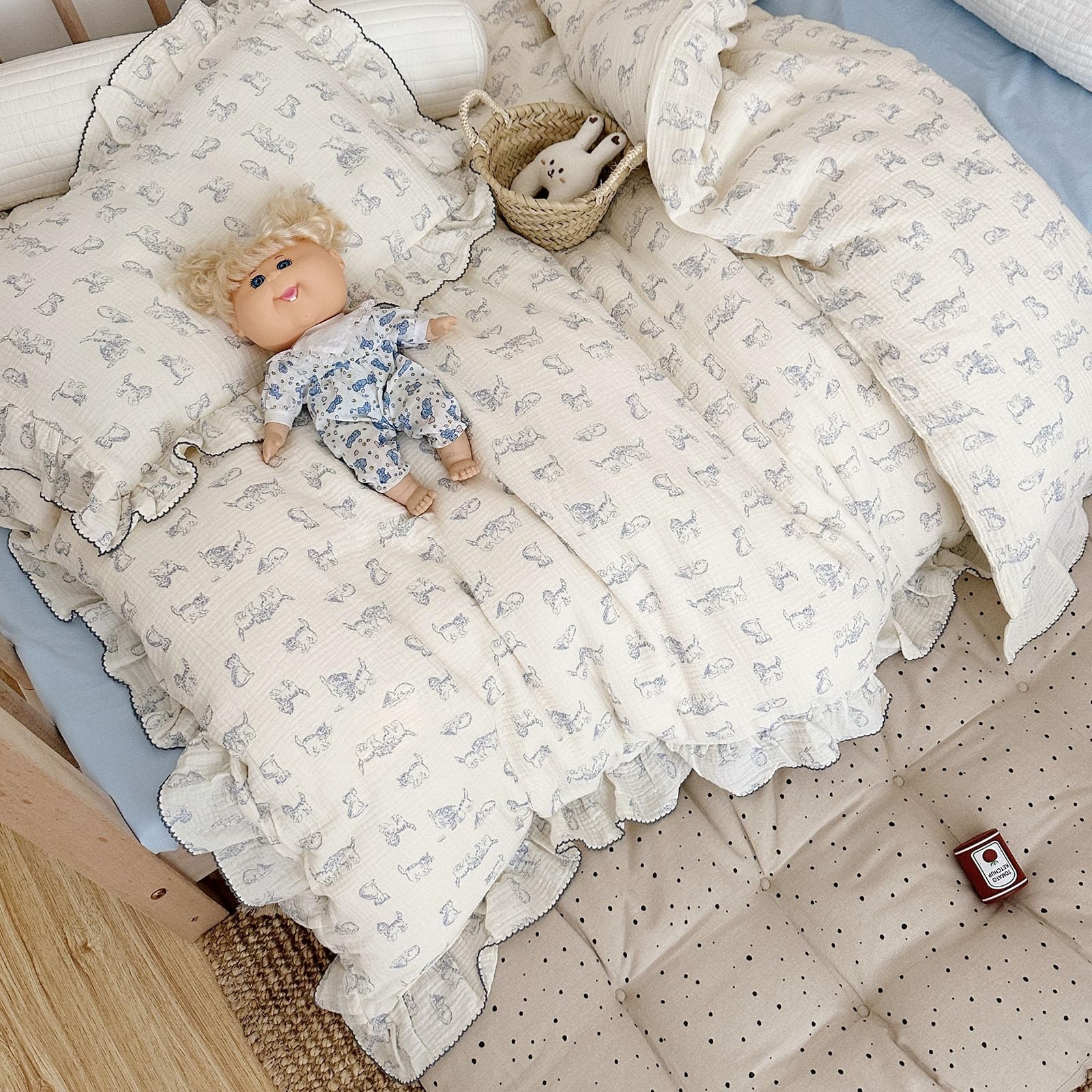 AOJIM ruffled design crib bedding adds charm while remaining practical and gentle.
