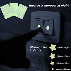 aooyaoo glow stars blue kids-bedroom-scene demonstrates luminous magic after light exposure