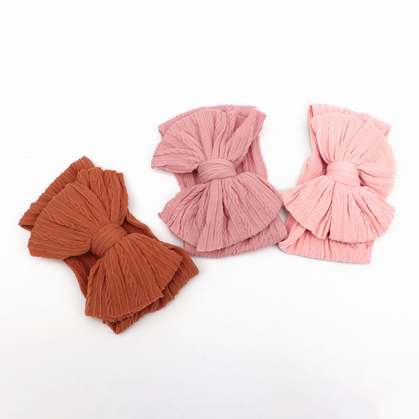 AQOKKA newborn wear demonstrates comfortable fit without leaving marks on tiny heads.