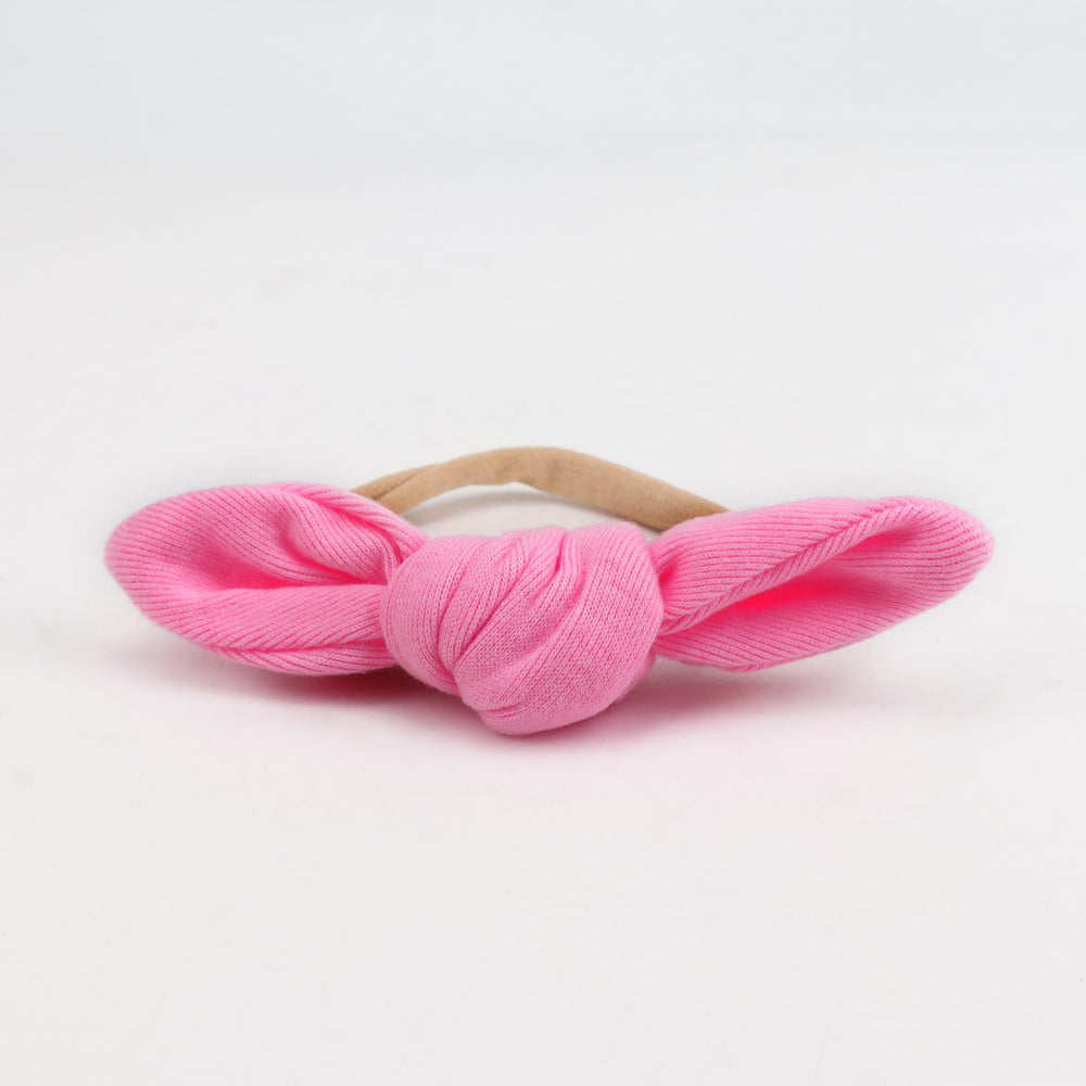 AQOKKA baby headband with bow detail – gentle comfort and adorable photo-ready style.