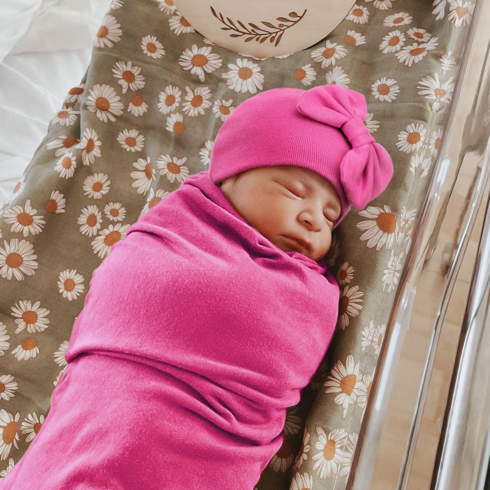 AQOKKA gift-ready packaging showcases a thoughtful newborn gift set.