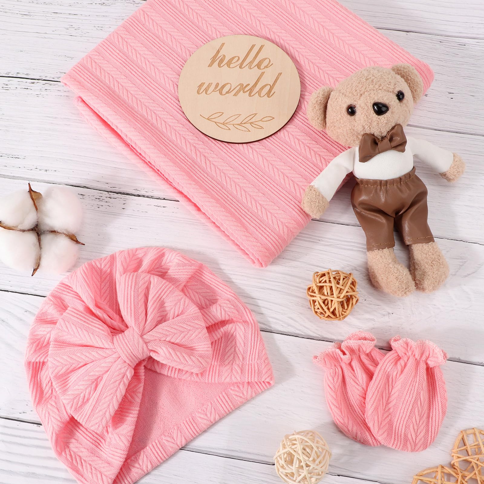 AQOKKA blanket-set visual appeal supports adorable baby announcements and memories.