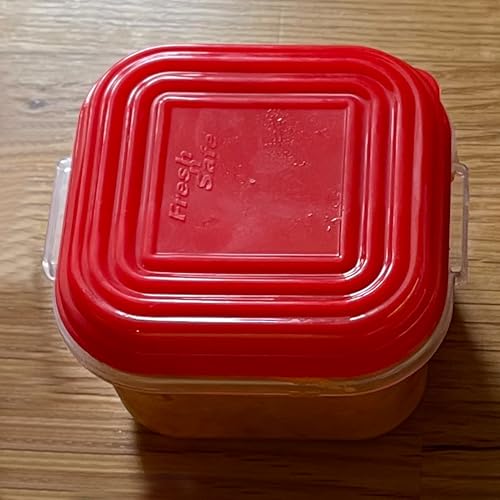 ARSUK leakproof baby food containers with lids demonstrating spill-free travel storage