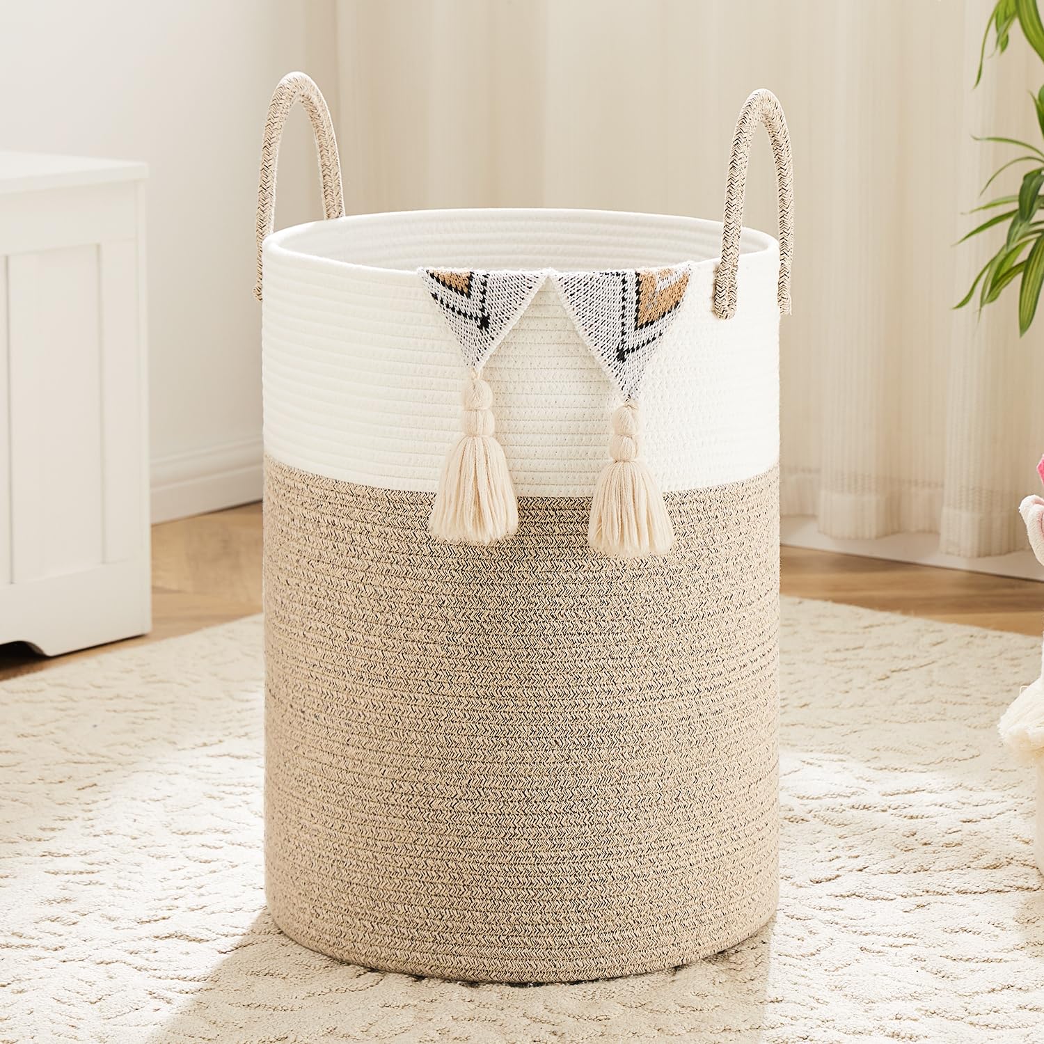 Artfeel laundry basket close-up of the handle shows sturdy construction for daily use.