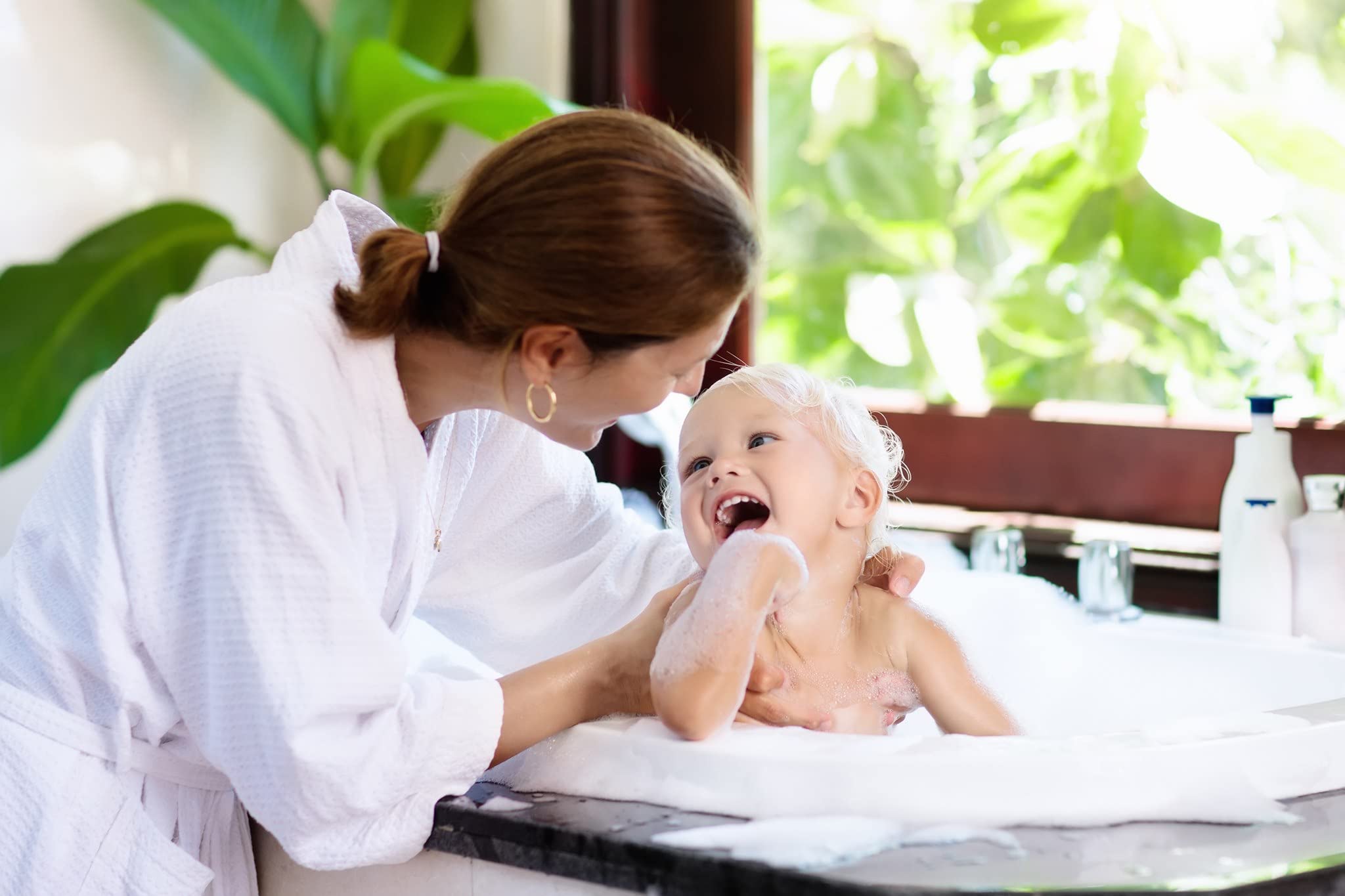 Arugot shower-scene: inviting bath time cleanse with a soft scent.