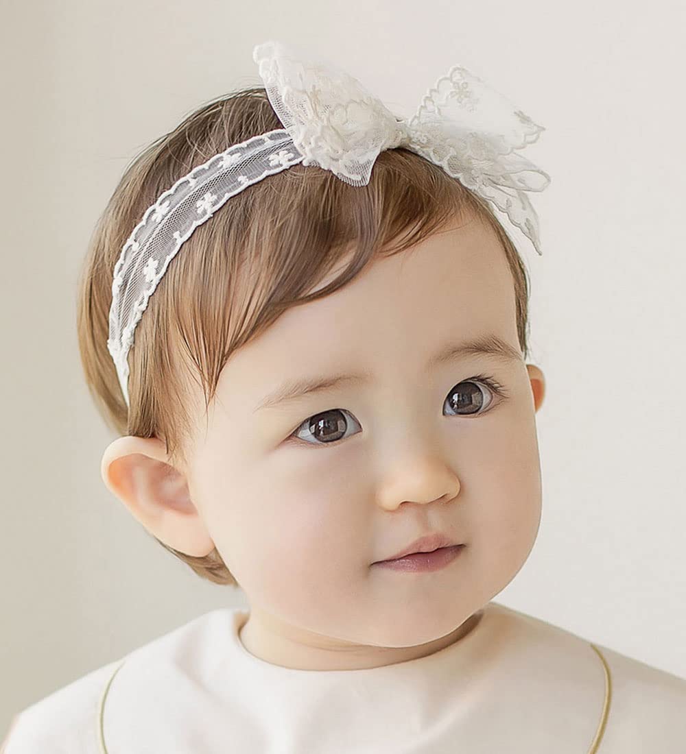 Asphinien baby headband newborn-toddler fit demonstrates one-size elasticity that grows with baby.