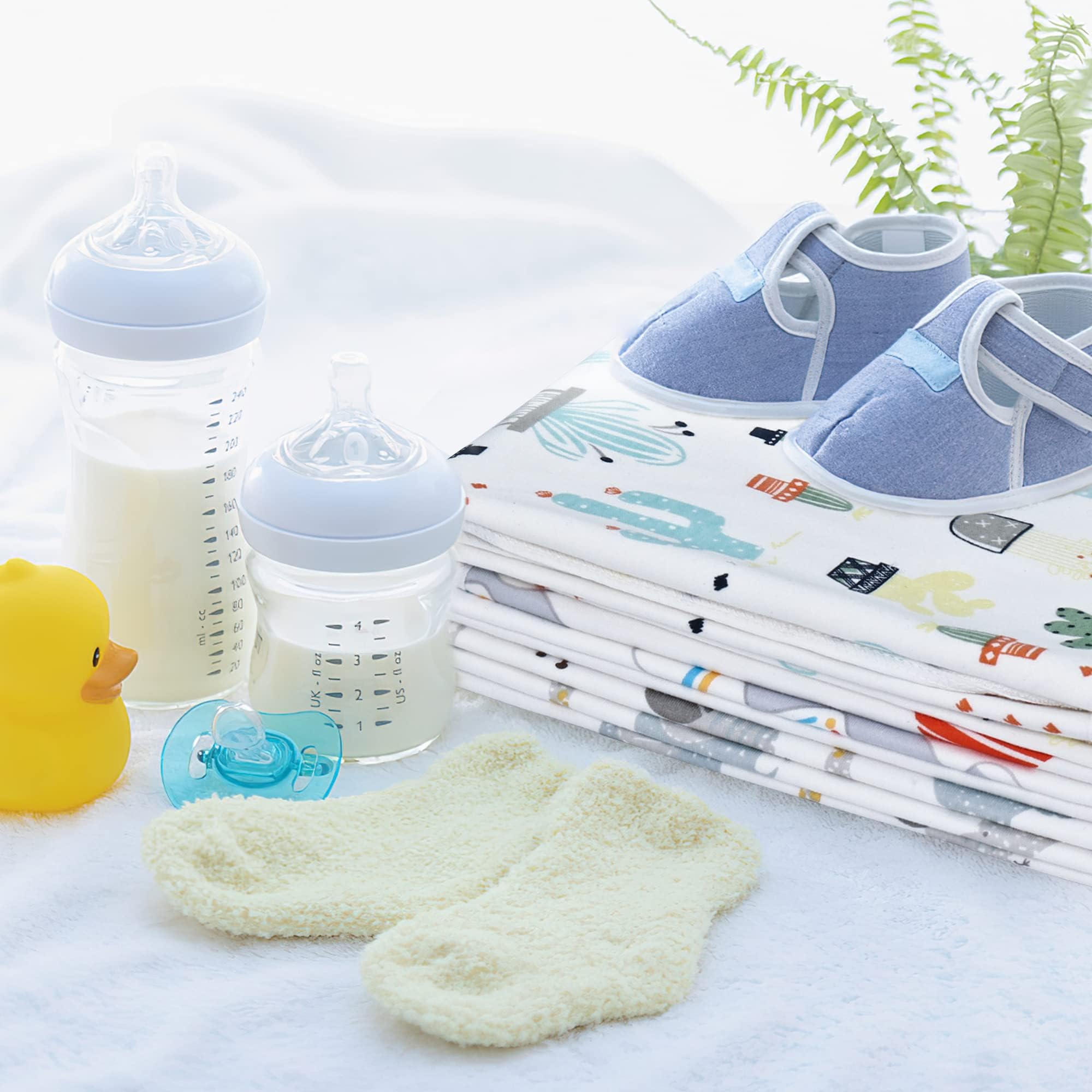 Asung machine-washable design simplifies cleaning between diaper changes.
