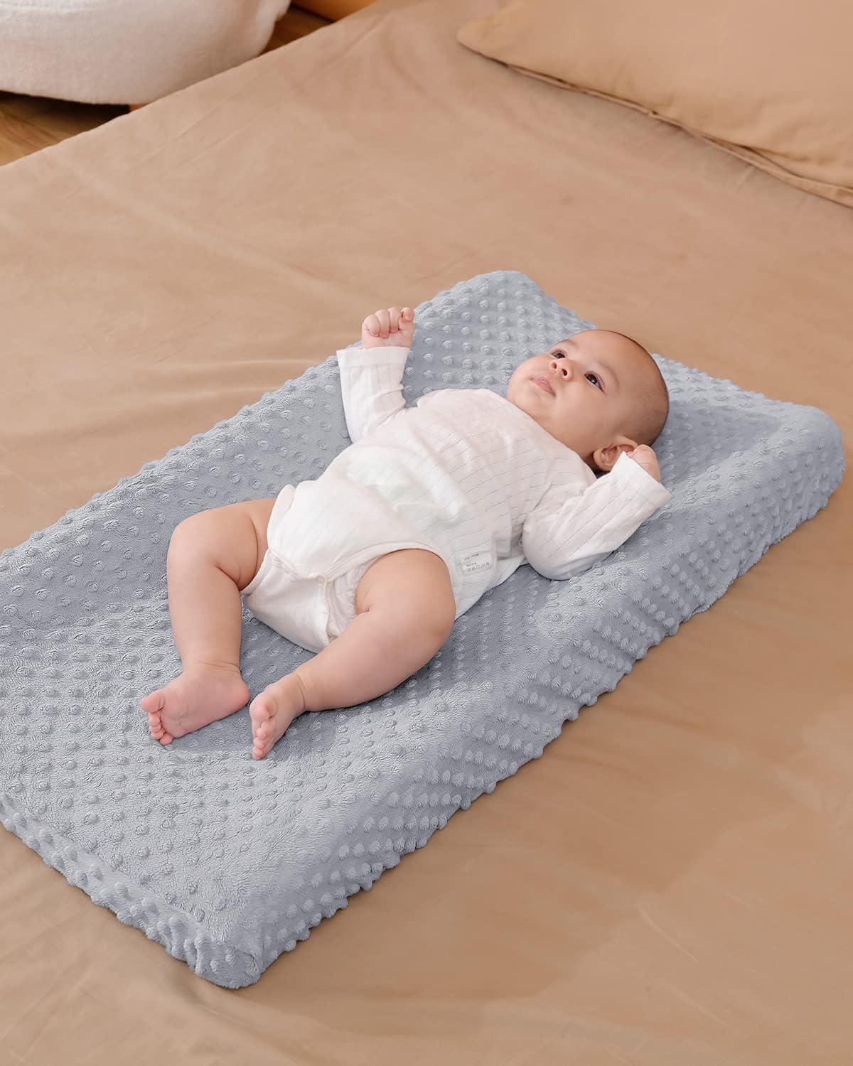 Aullar dot plush changing pad cover closeup shows soft plush texture for newborn comfort.