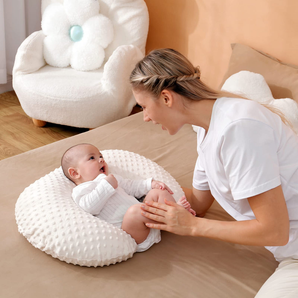 Aullar Nursing Pillow beige side view demonstrates stable baby propping