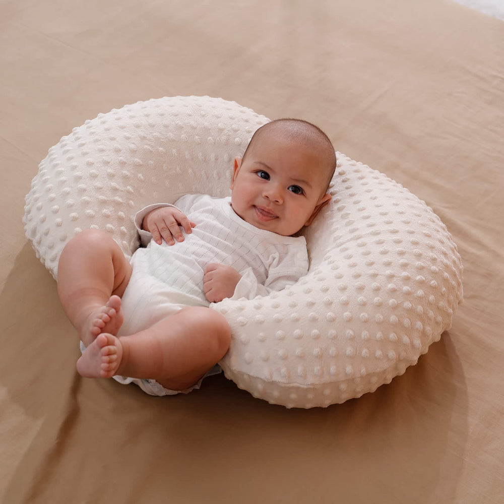 Aullar Nursing Pillow beige tummy-time arrangement facilitates playful exercise
