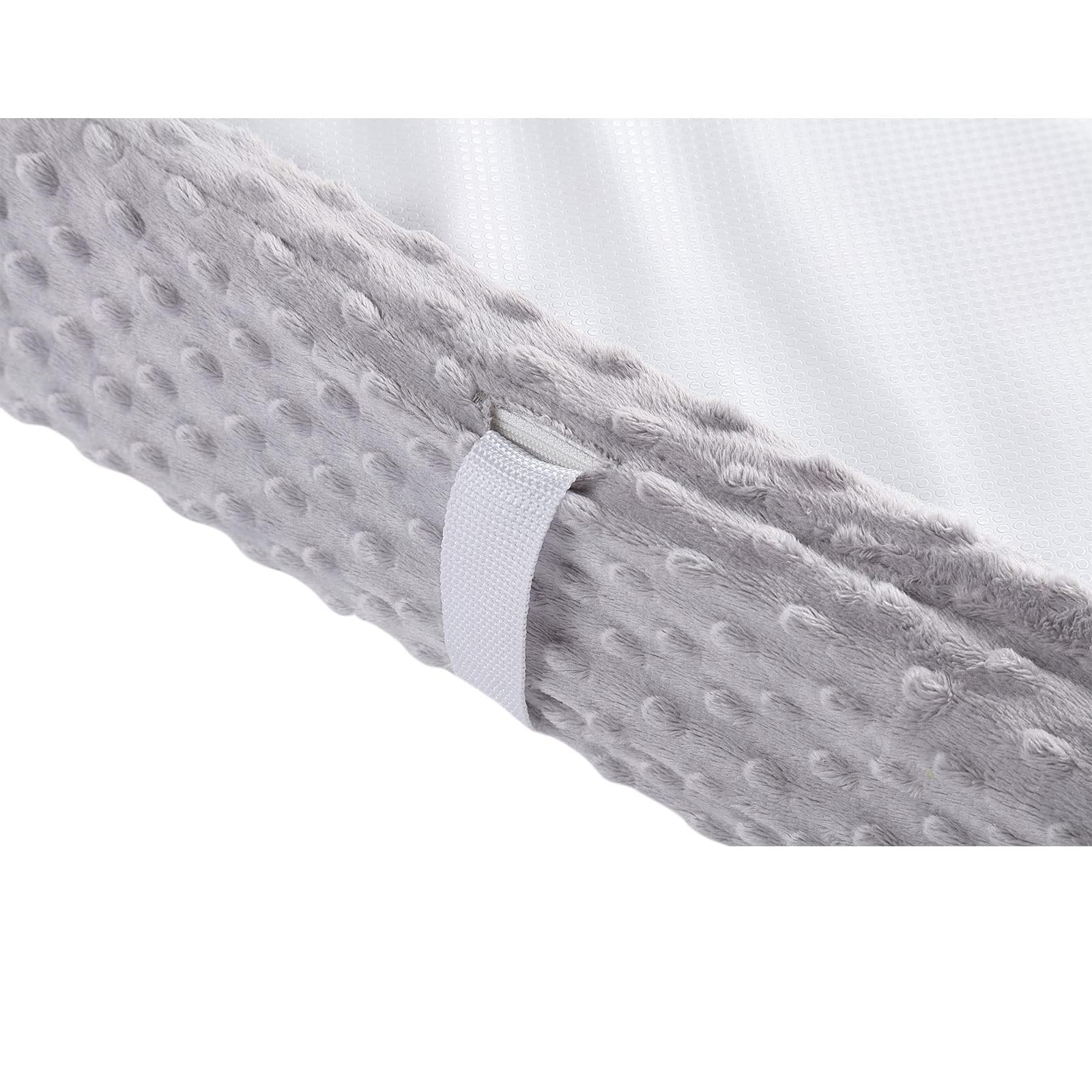 Aullar ultra-soft polyester fabric provides breathable surface for baby comfort.