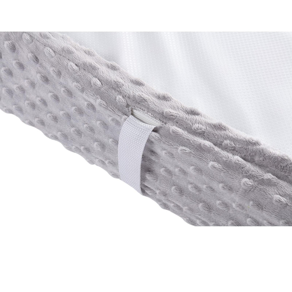 Aullar ultra-soft polyester fabric provides breathable surface for baby comfort.