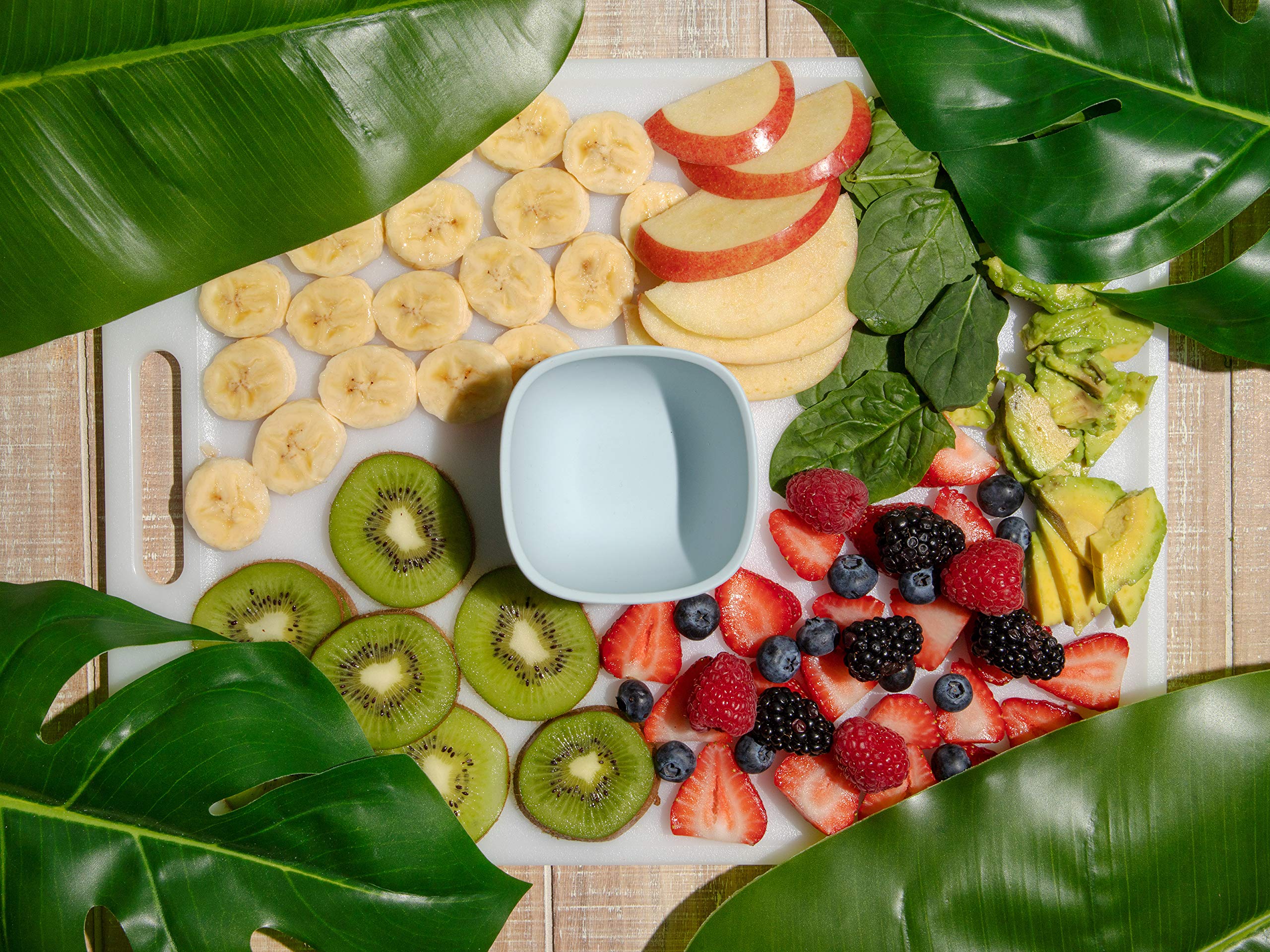 Avanchy compact baby feeding solution demonstrates portability.