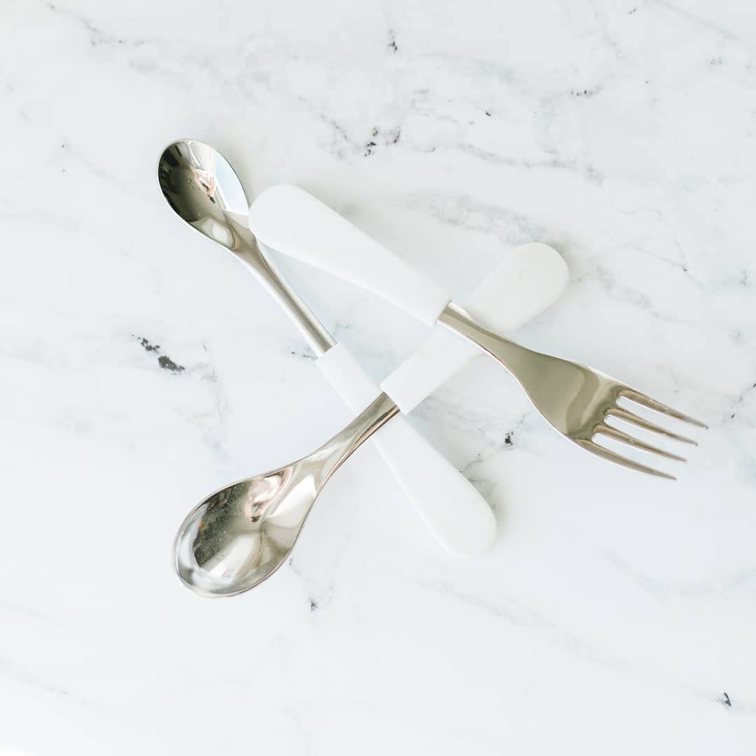 Avanchy spoons paired with bibs for a complete feeding experience.