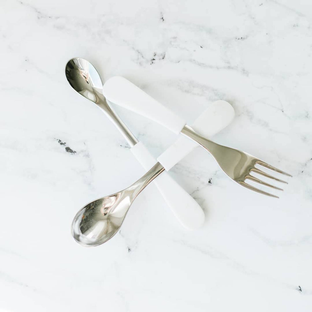 Avanchy spoons paired with bibs for a complete feeding experience.