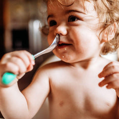 Avanchy stainless-steel spoon with silicone tip offers gentle contact.
