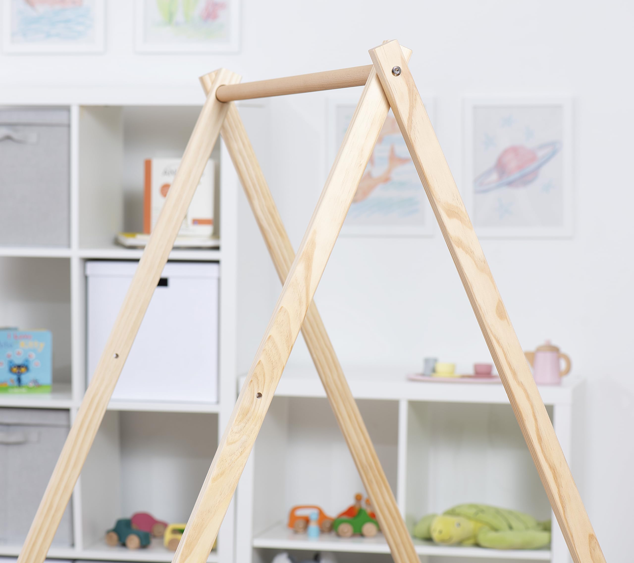 Secure harness system supports growing child in the Avenlur Tulip Bouncer.