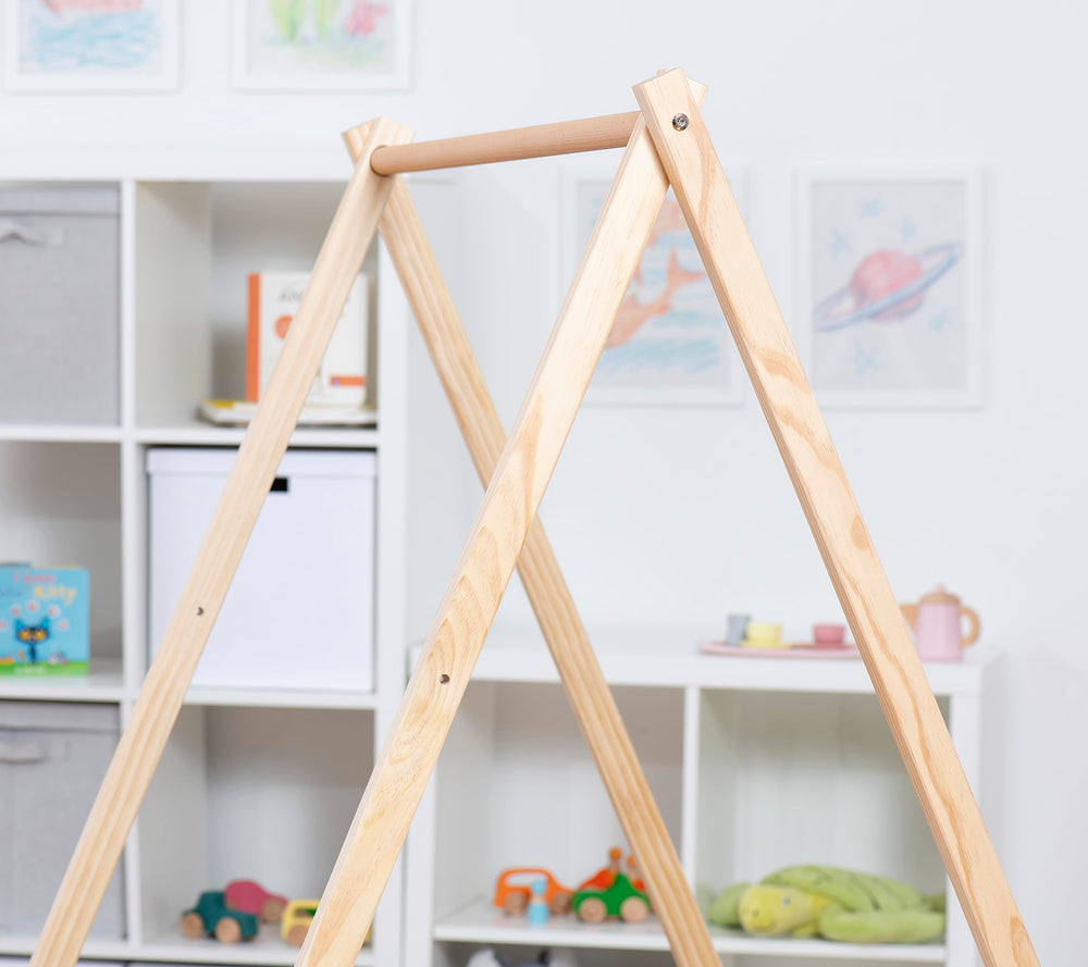 Secure harness system supports growing child in the Avenlur Tulip Bouncer.