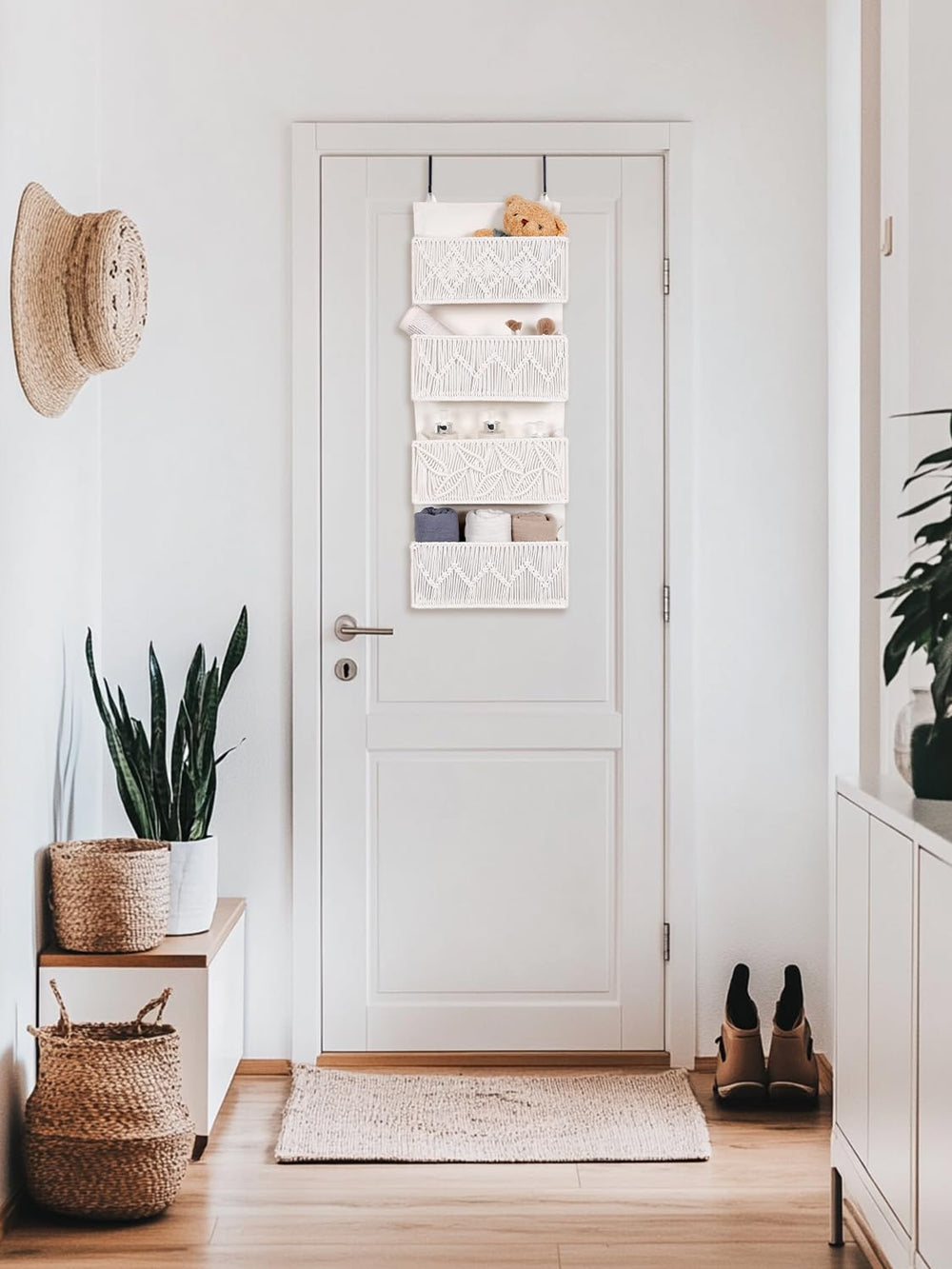 Avidanza four-pocket design stores towels and cosmetics in compact spaces.