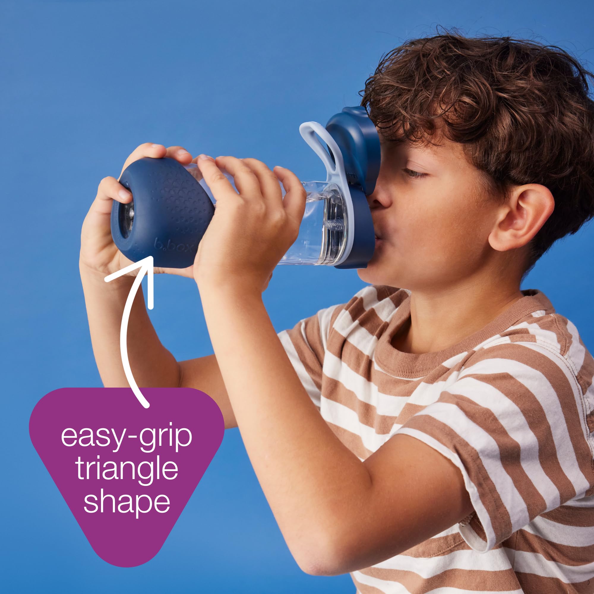 b.box easy-push button lid with carry handle for quick kid grabs.
