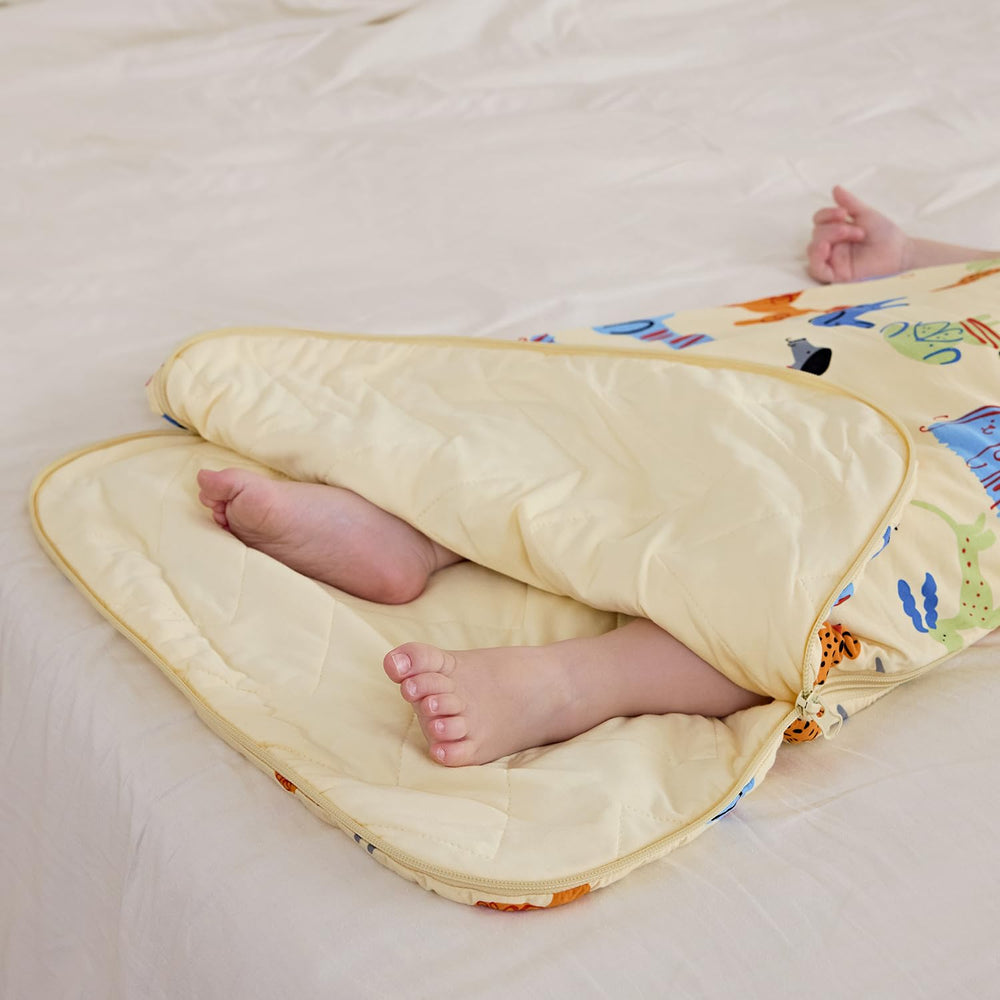 babee Reshinee growth-friendly design shows extra length and width for movement