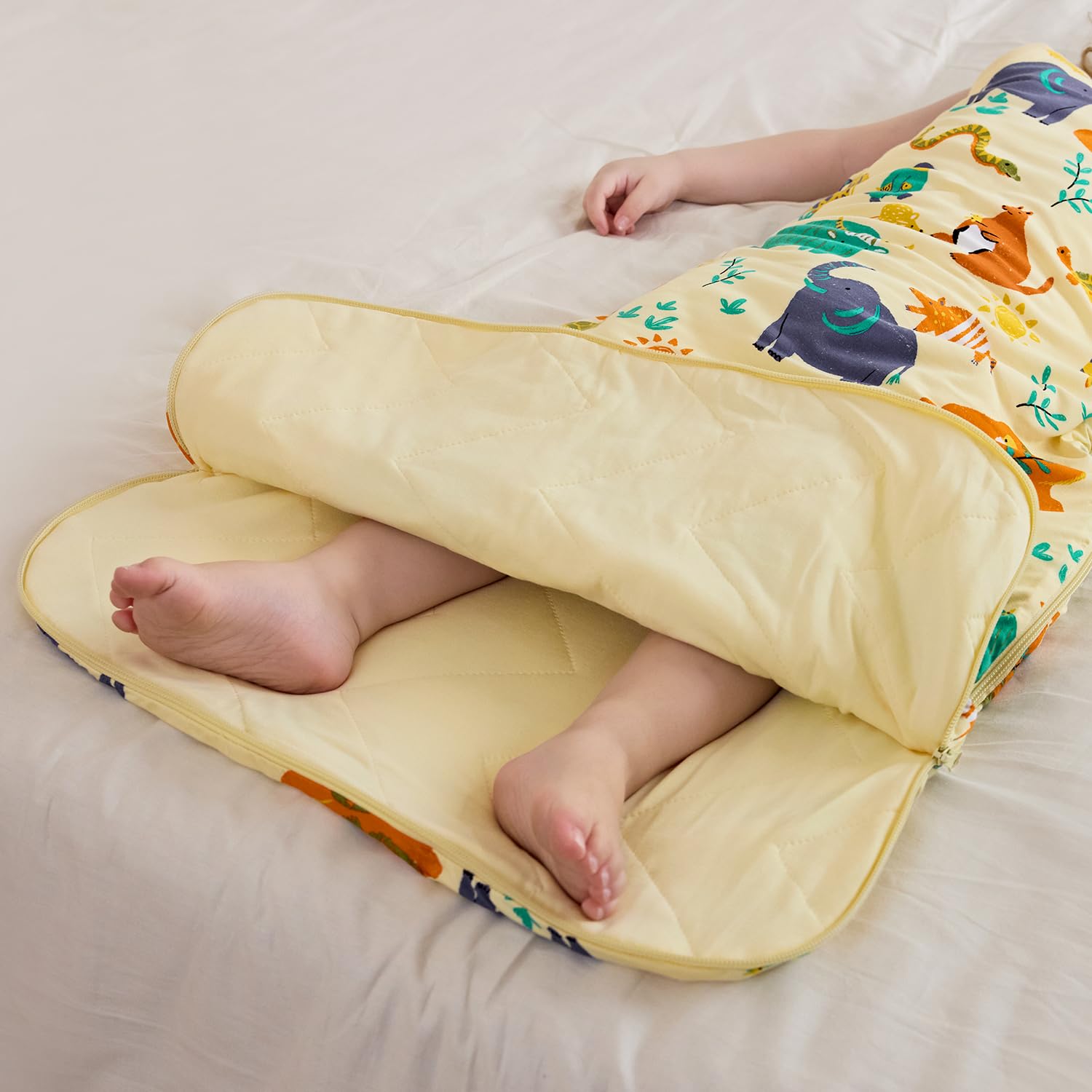 Babee Reshinee 1.0 TOG sleep sack balances warmth with breathable comfort.