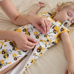 Babee Reshinee sleep sack roomy-fit supports growth and easy kicking.