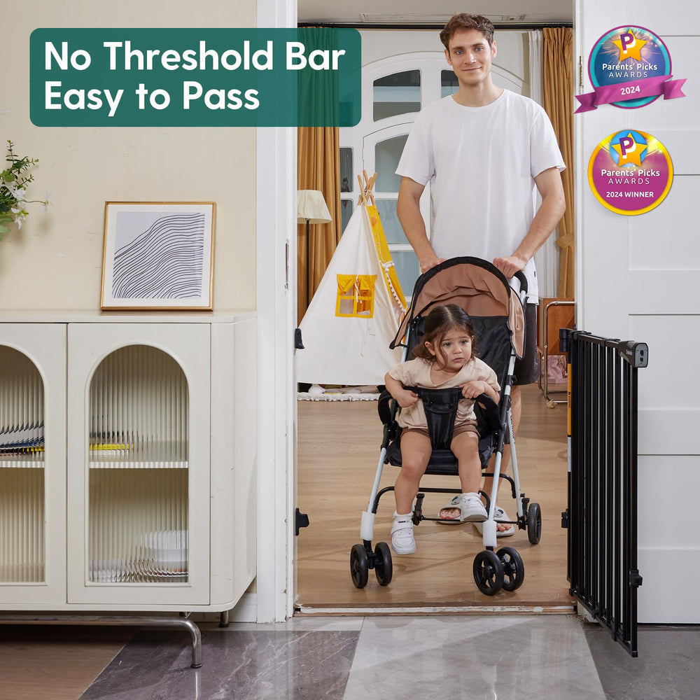 BABELIO baby gate demonstrates auto-close and one-handed operation for quick access.