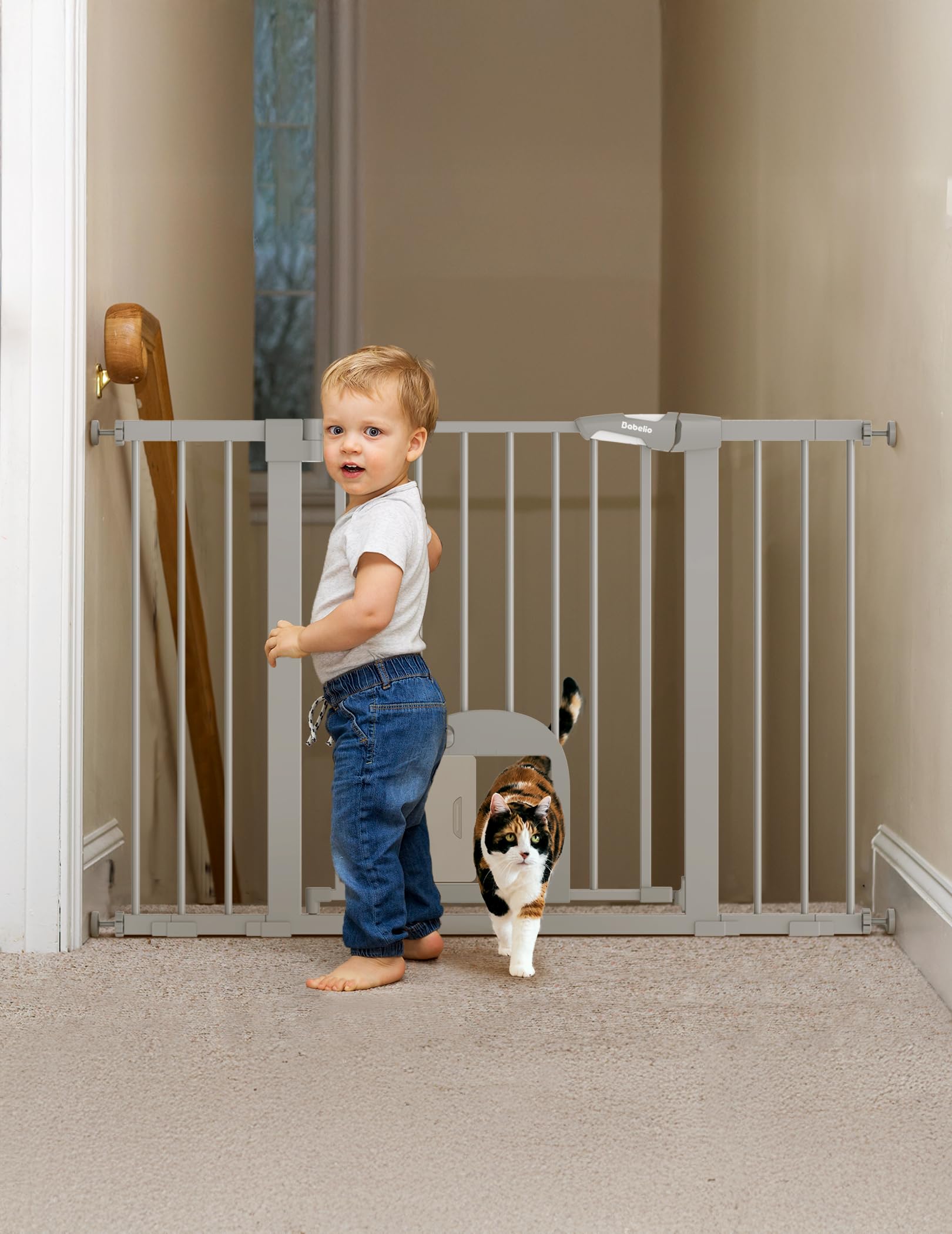 BABELIO gate wide-extend demonstrates doorway fit for easy walk-through.