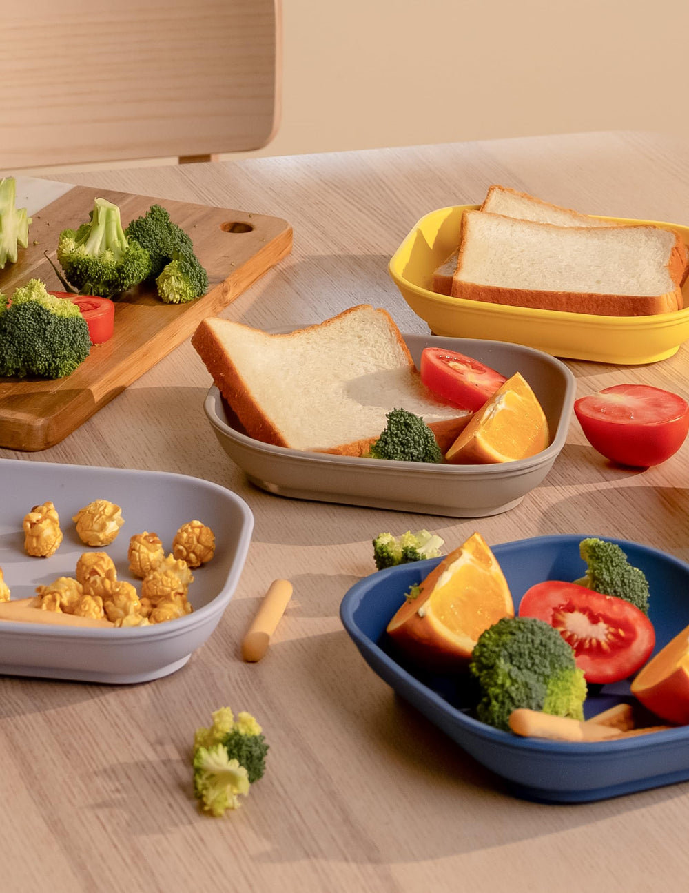 BABELIO non-divided plate design supports mixing foods for balanced meals.