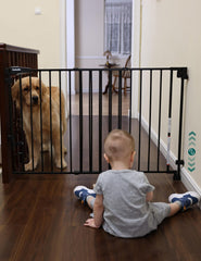 Babelio no bottom-bar gate on stairs secures passage and reduces tripping.