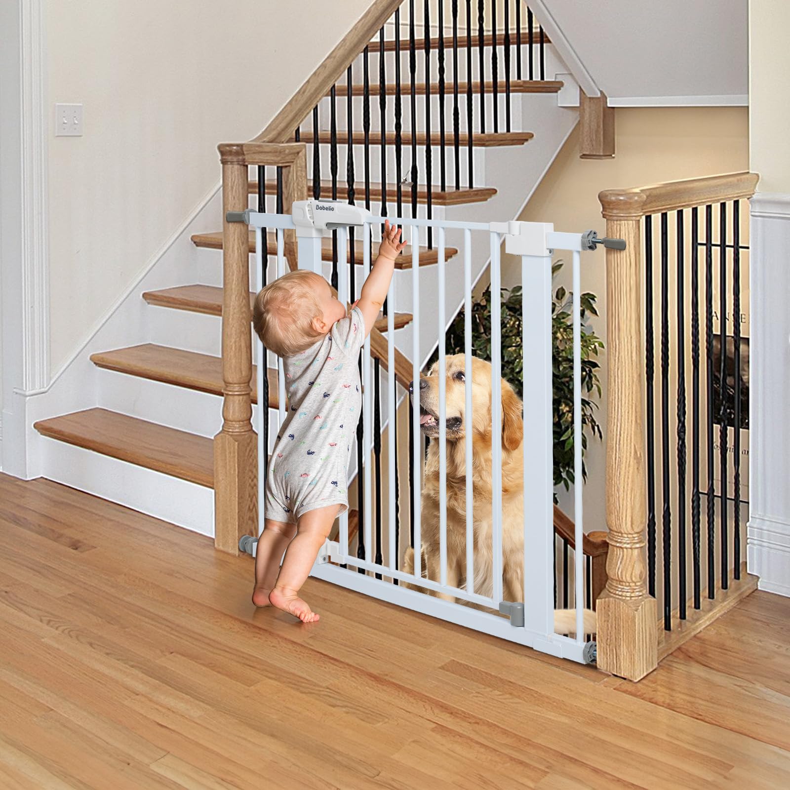 BABELIO safety gate auto-close feature keeps doors secure after passage.