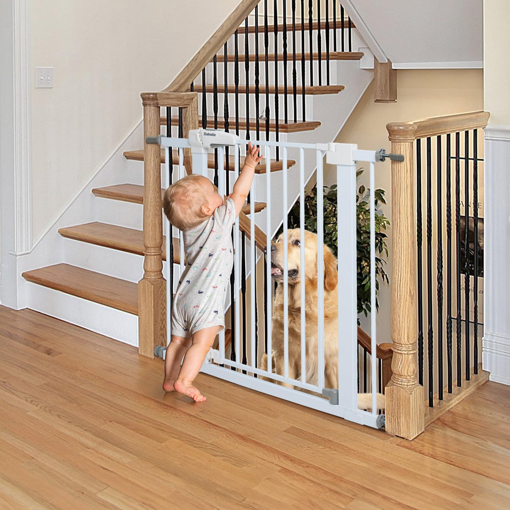 BABELIO safety gate auto-close feature keeps doors secure after passage.