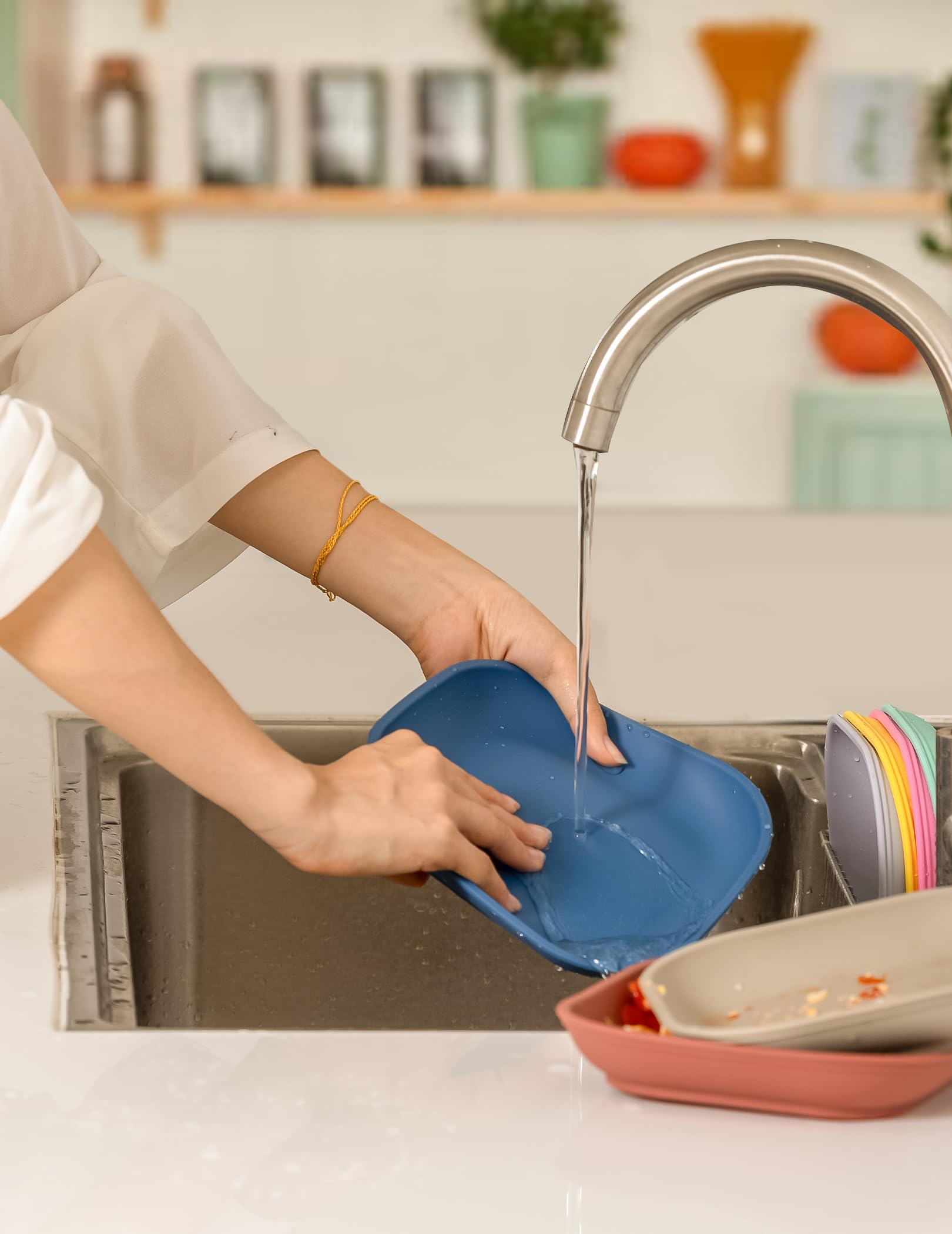 BABELIO suction plates durable-silicone resist drops while remaining gentle on little hands.