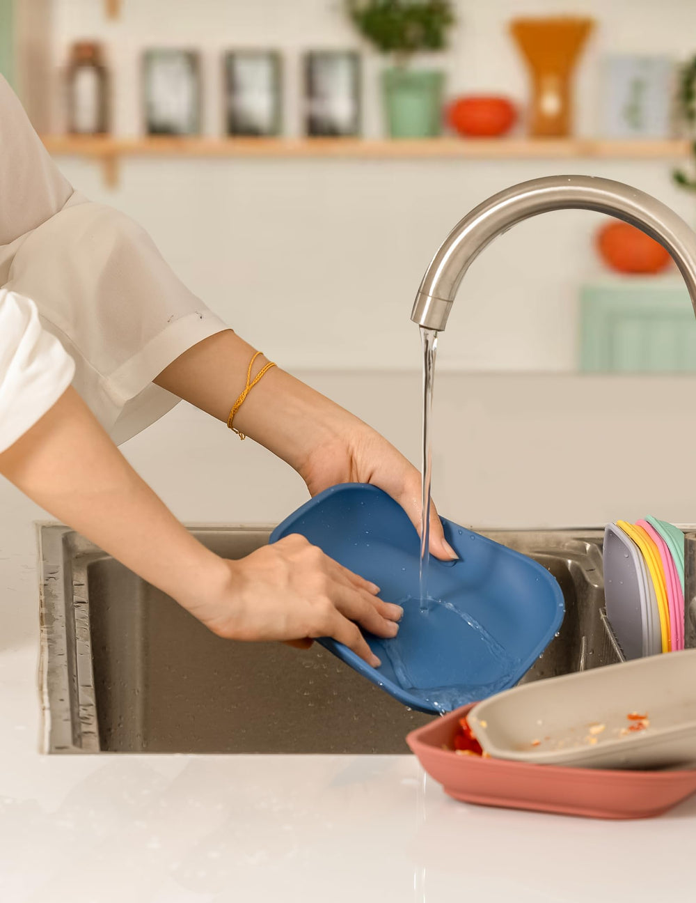 BABELIO suction plates durable-silicone resist drops while remaining gentle on little hands.