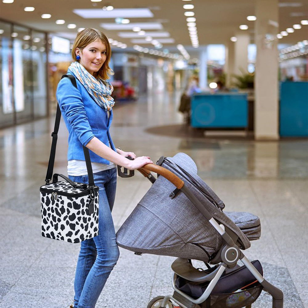 BABEYER Breastmilk Cooler Bag demonstrates sturdy zipper and dirt-resistant fabric for busy moms.