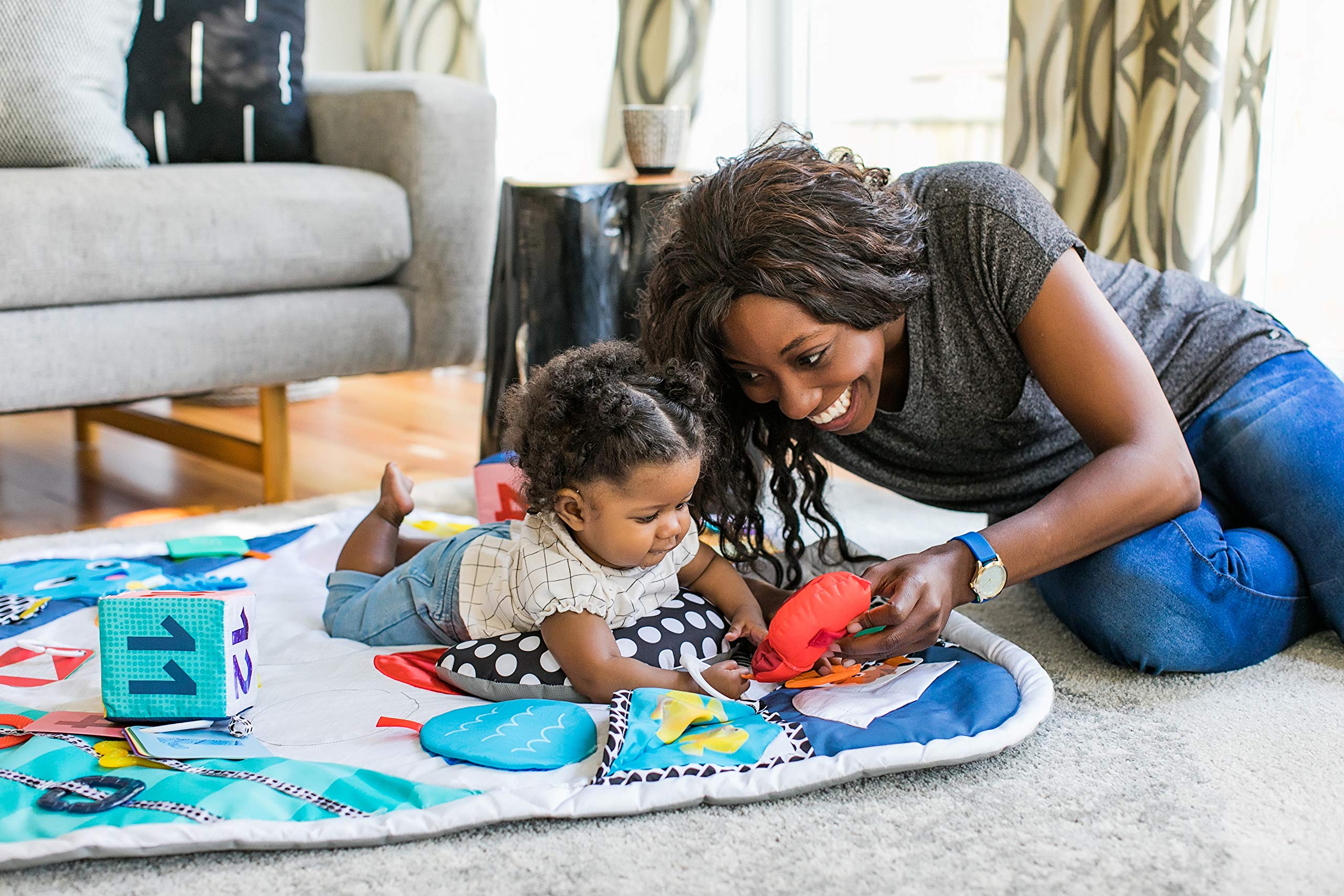 Baby Einstein Sensory Play Space discovery flash cards spark curiosity with color and patterns