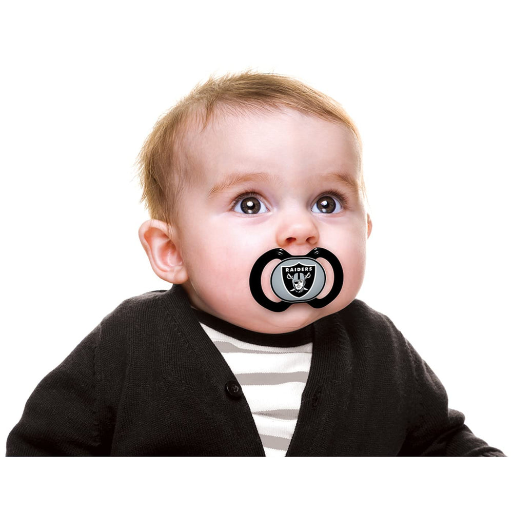 Baby Fanatic orthodontic silicone nipple offers a comfortable, safe fit for little mouths.