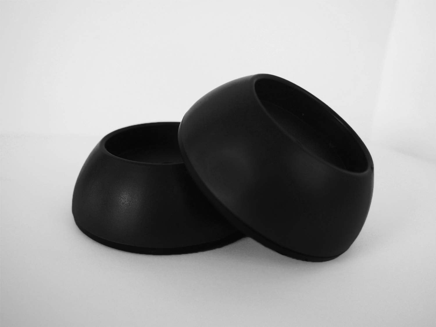 Baby Gate Guru black wall protector highlights rubber-like backing for non-slip wall contact.