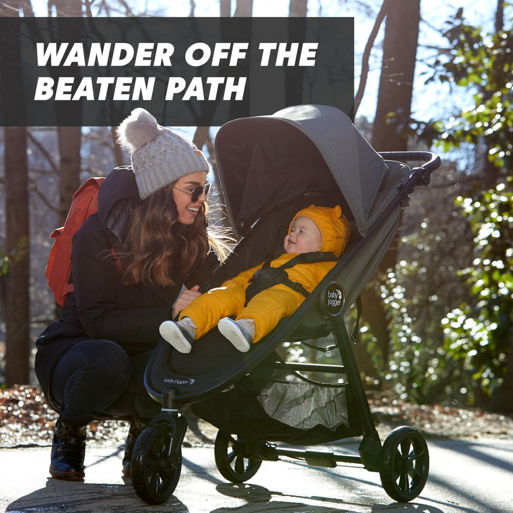 Baby Jogger City Mini GT2 adjustable handlebar provides ergonomic control for parents.
